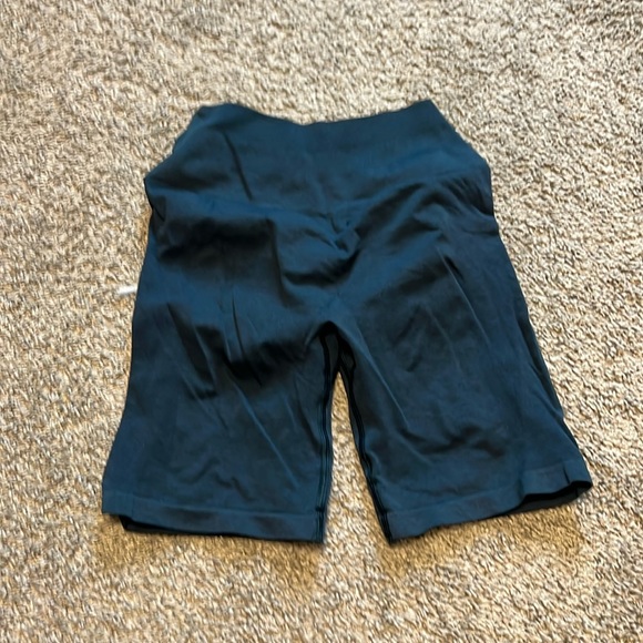 Alphalete Amplify biker shorts - dark waters - Picture 2 of 4